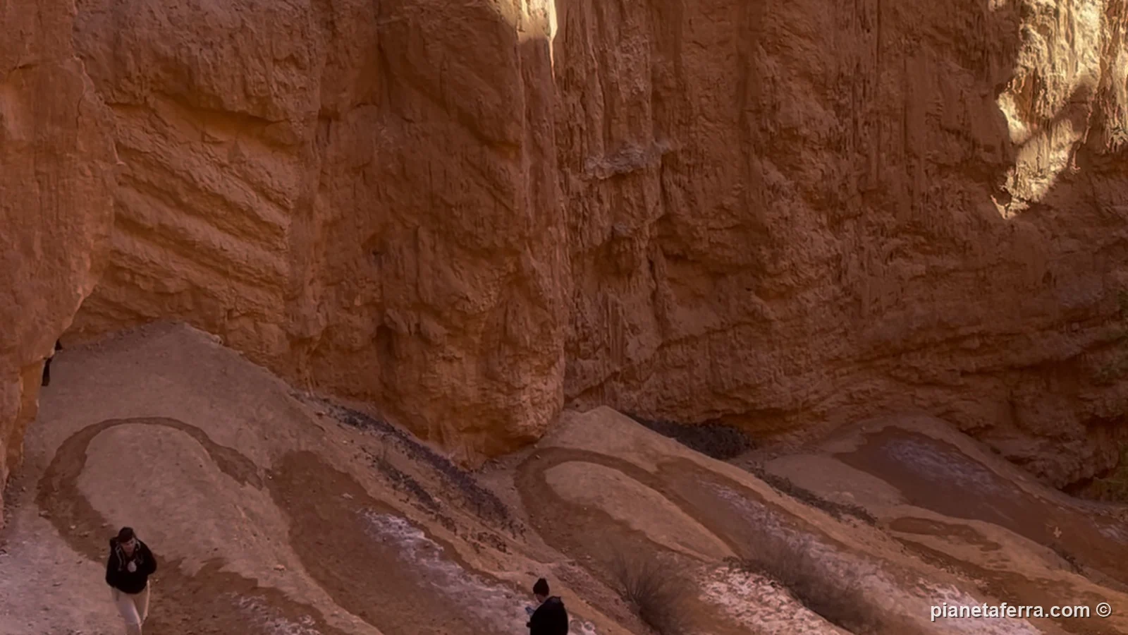 I tornanti di Wall Street, nel Navajo Loop del Bryce Canyon, con tratti di ghiaccio, a febbraio 2022
