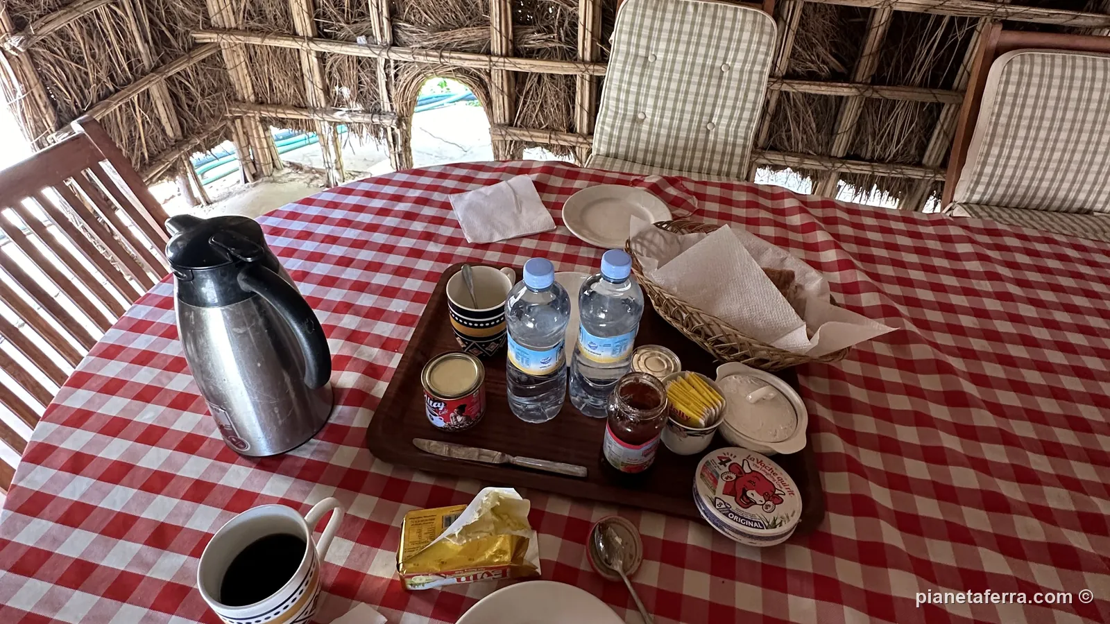 La colazione sotto la tettoia di paglia dell'auberge di Chinguetti