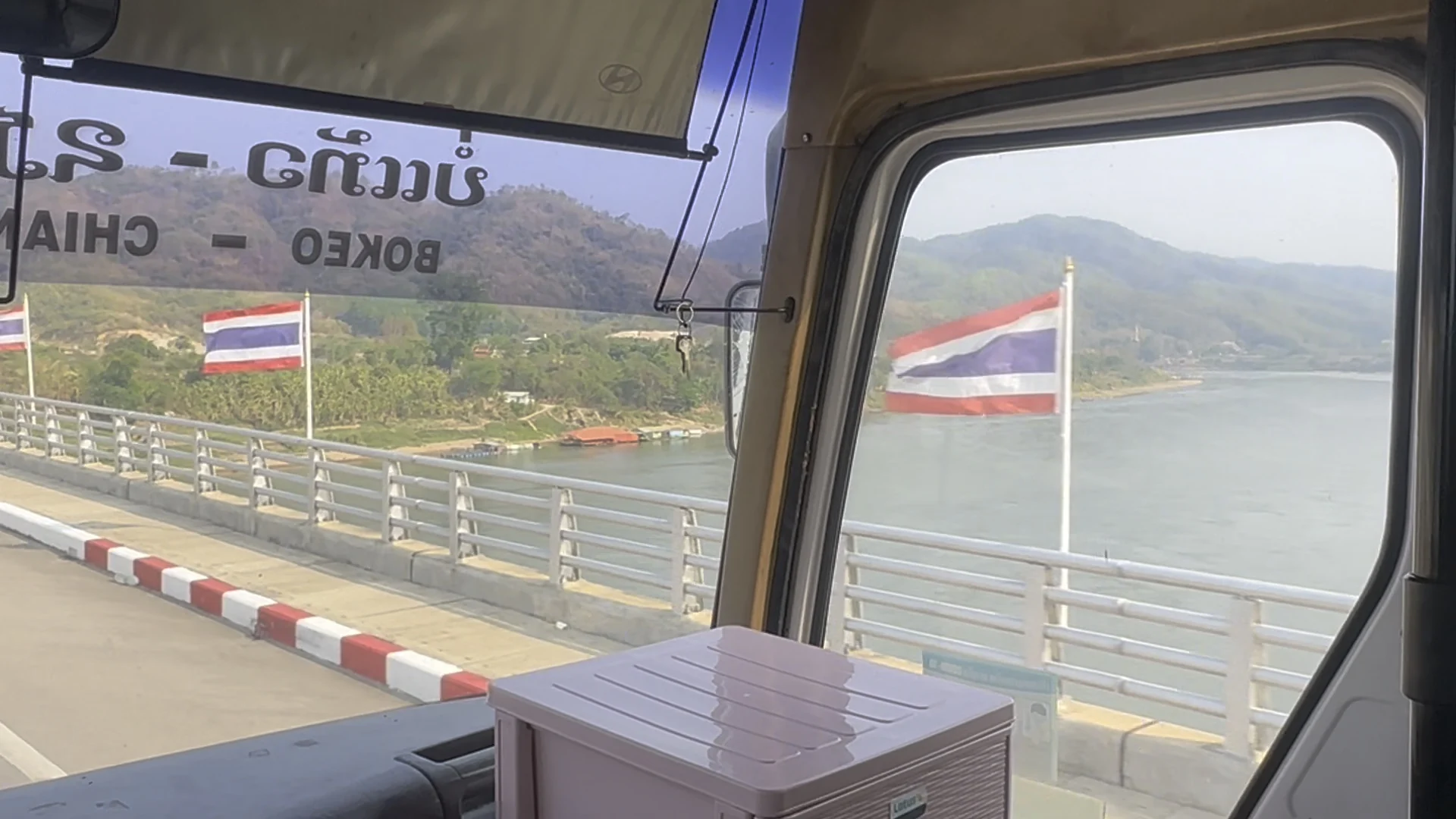 Come muoversi in Laos: treno, minivan, slow boat e come arrivare dal Vietnam e dalla Thailandia