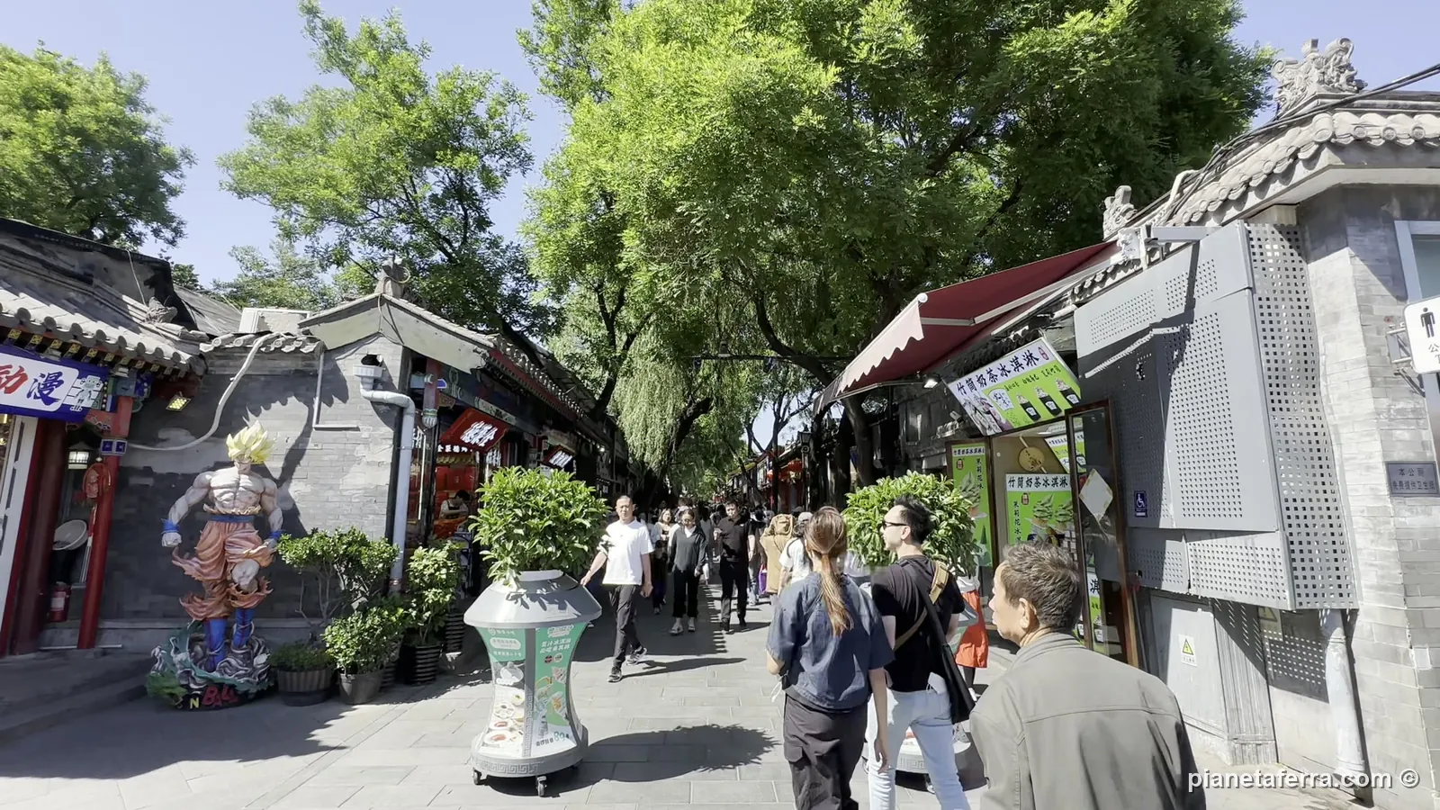 Un vicolo degli hutong vicino alla Torre del Tamburo di Pechino, a maggio 2024