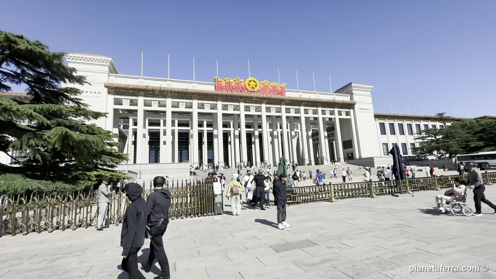 Il Museo Nazionale della Cina sul lato est di piazza Tienanmen, a Pechino, a maggio 2024