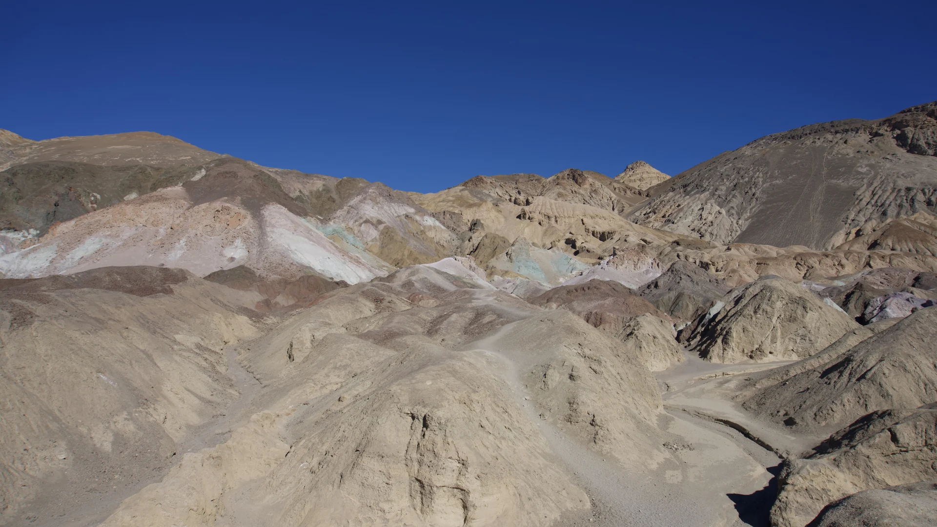 Death Valley: cosa vedere in un giorno, l'itinerario nelle due direzioni e le strade aperte oggi
