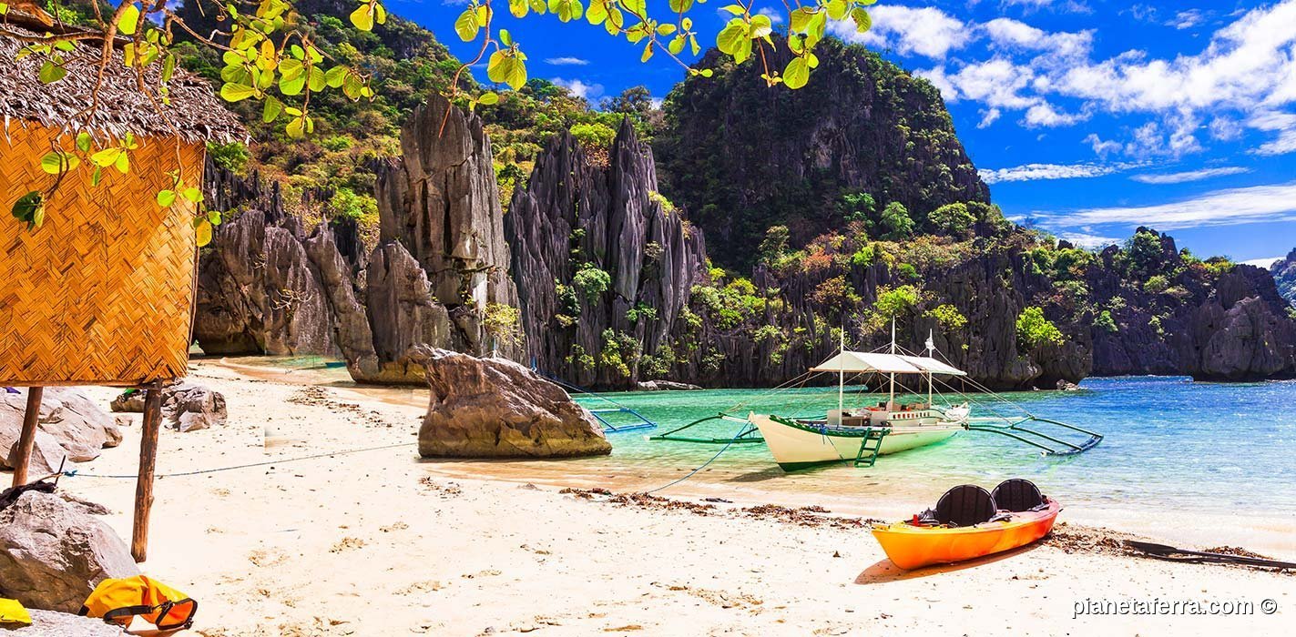 La baia di Bacuit a El Nido, con le scogliere calcaree a picco sul mare