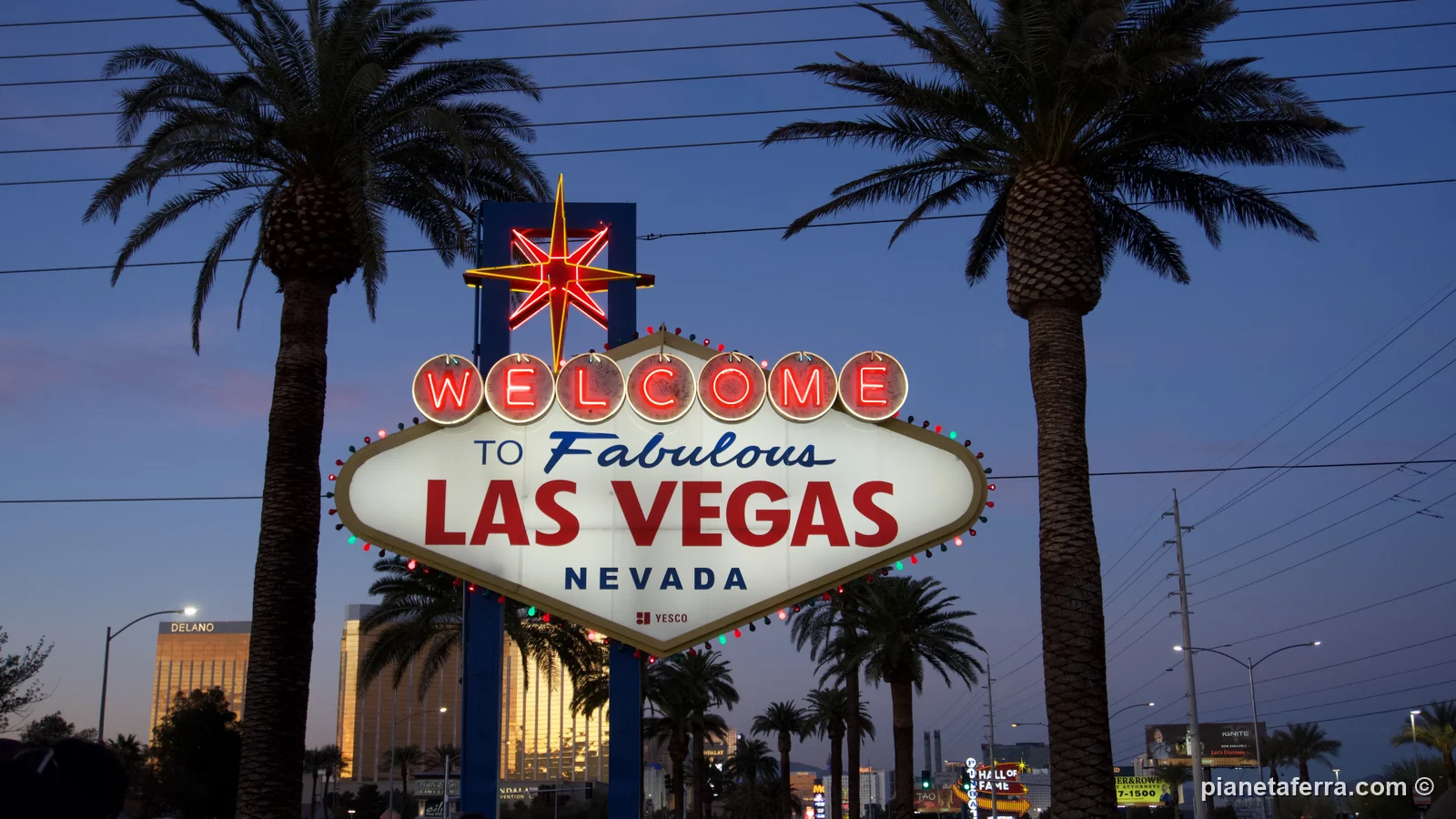 L'insegna di benvenuto di Las Vegas al tramonto, a febbraio 2022