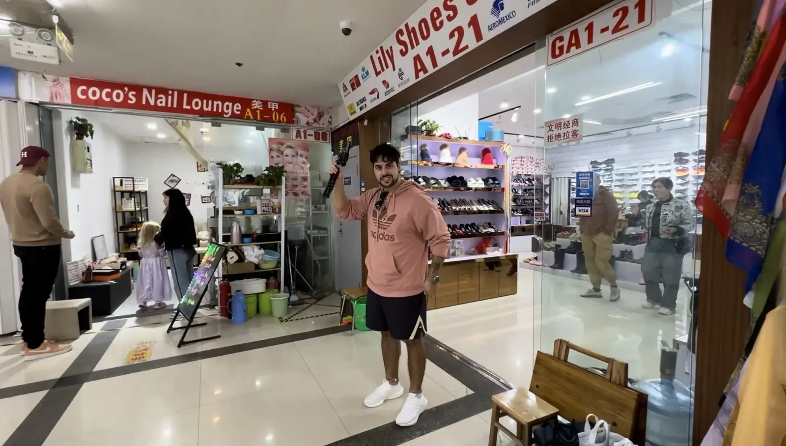 All'interno del fake market di Shanghai
