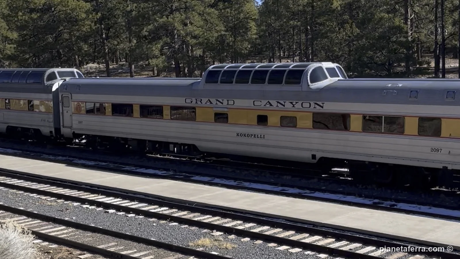 Il treno del Grand Canyon Railway alla stazione del Grand Canyon Village, a febbraio 2022