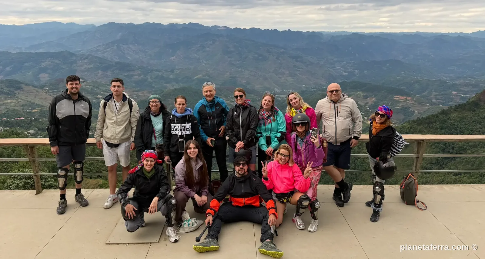 Il gruppo Pianeta Ferra sull'Ha Giang Loop