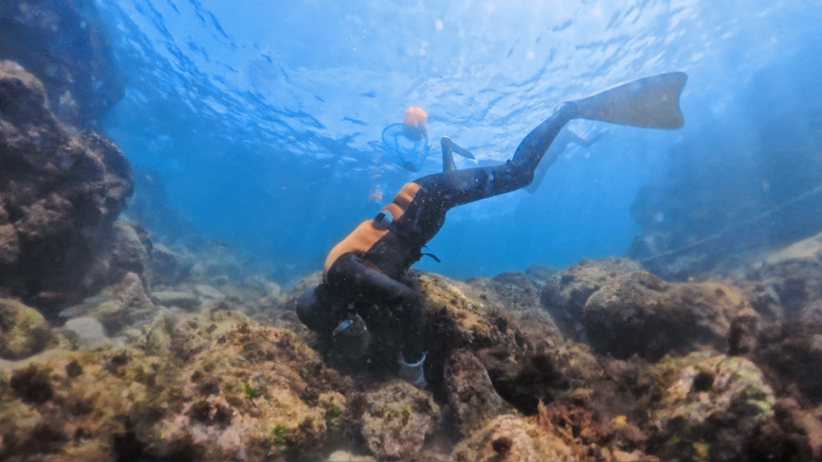 Immersione in apnea con una haenyeo di Jeju, tra le rocce vulcaniche