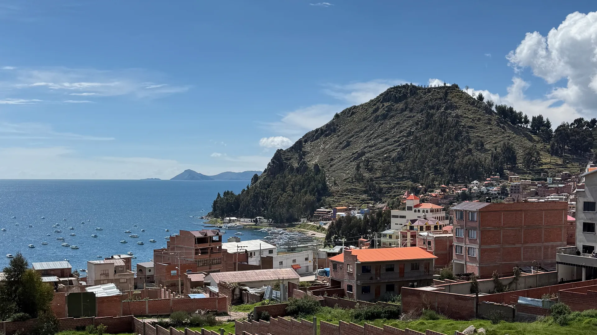 Lago Titicaca: cosa vedere tra Copacabana, l'Isla del Sol, le Uros e Taquile, e come passare dalla Bolivia al Perù