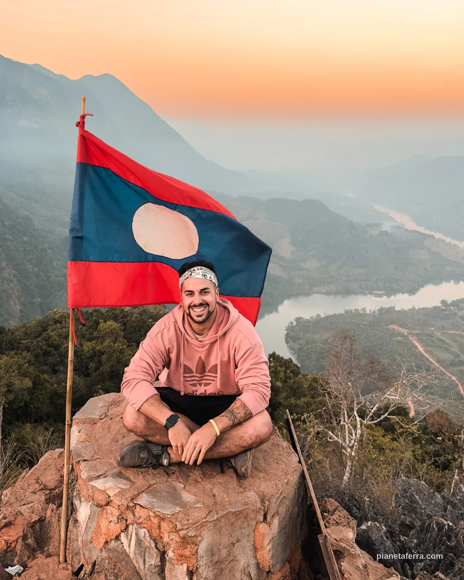 Panorama all'alba dal Nong Khiaw Viewpoint, nel nord del Laos