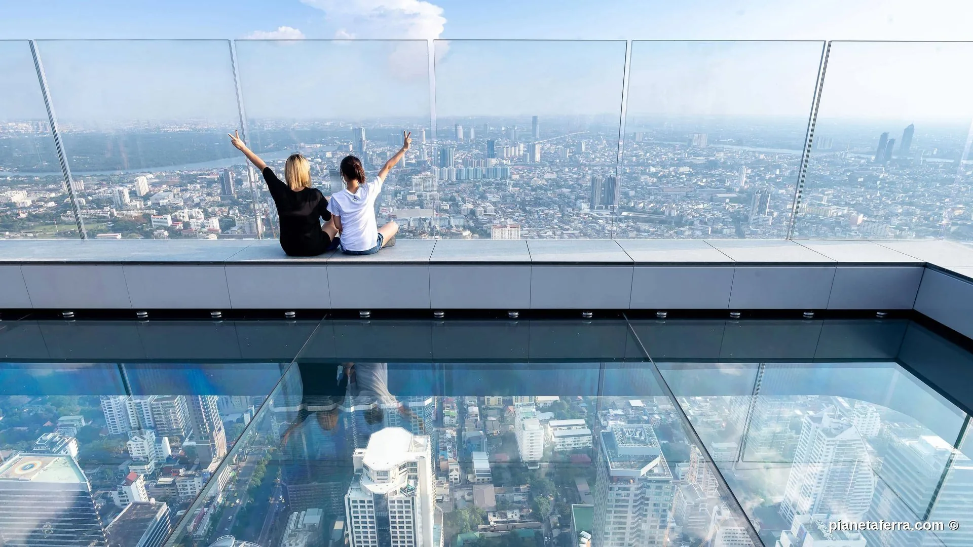 Mahanakhon Building skywalk di vetro Bangkok