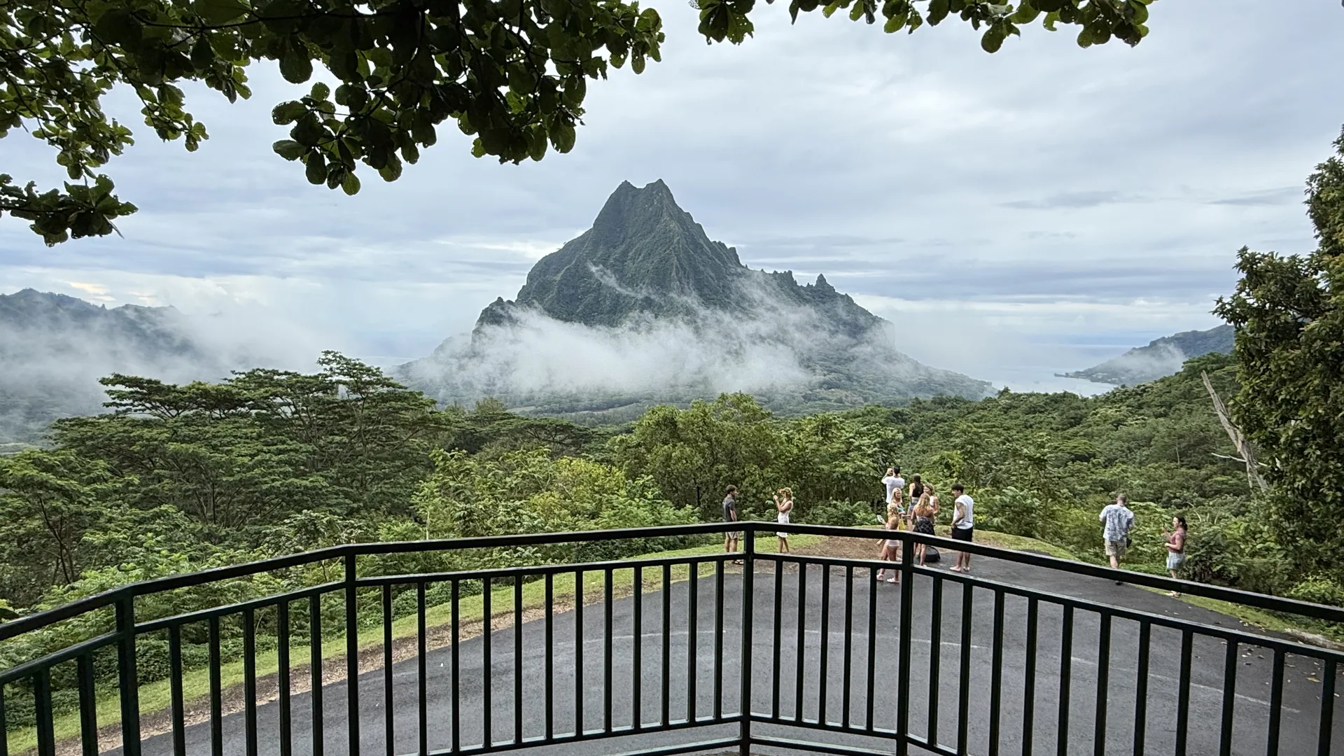 Cosa vedere a Moorea in 2-3 giorni: Belvedere, Magic Mountain, le baie di Cook e Opunohu, la laguna e la moto d'acqua