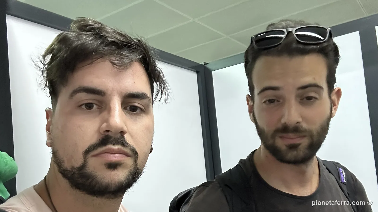 Luca e Matteo appena atterrati all'aeroporto di Nouakchott