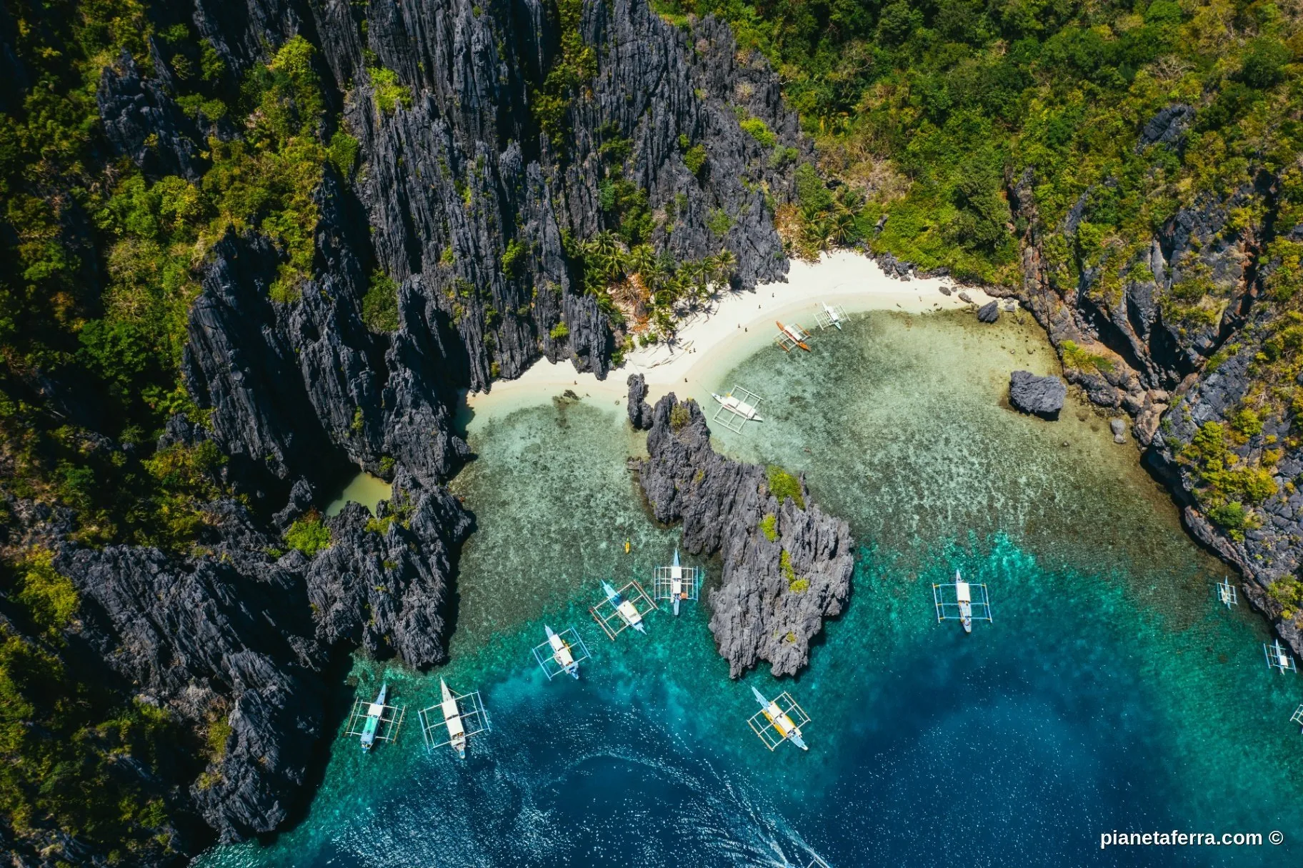 Gruppo Pianeta Ferra in barca a Palawan, Filippine