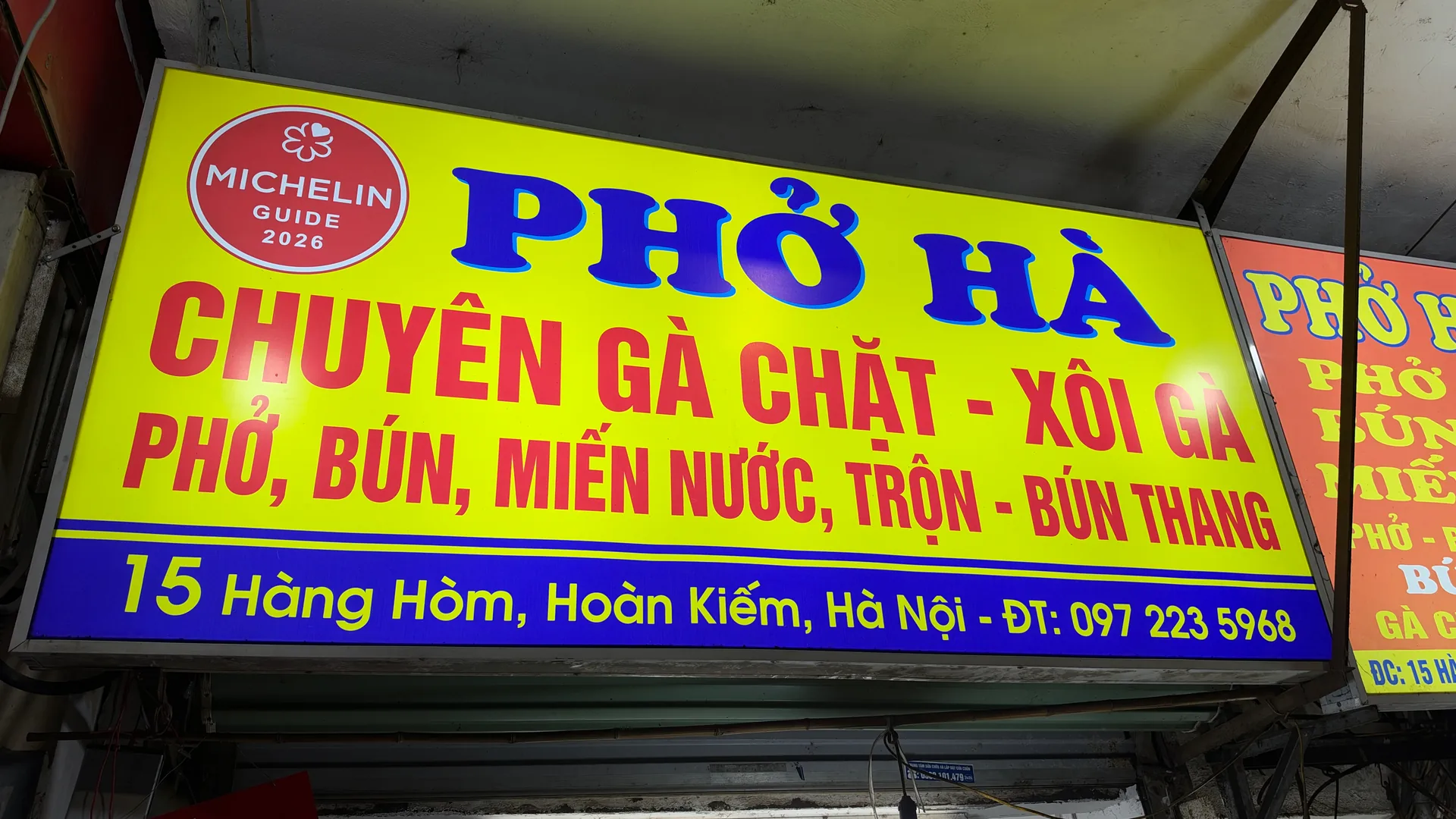 Phở Hà ad Hanoi: il phở di pollo della Guida Michelin, prezzi e consigli
