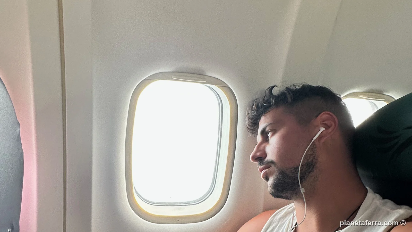 Luca su un volo interno in partenza da Siargao, nel 2023