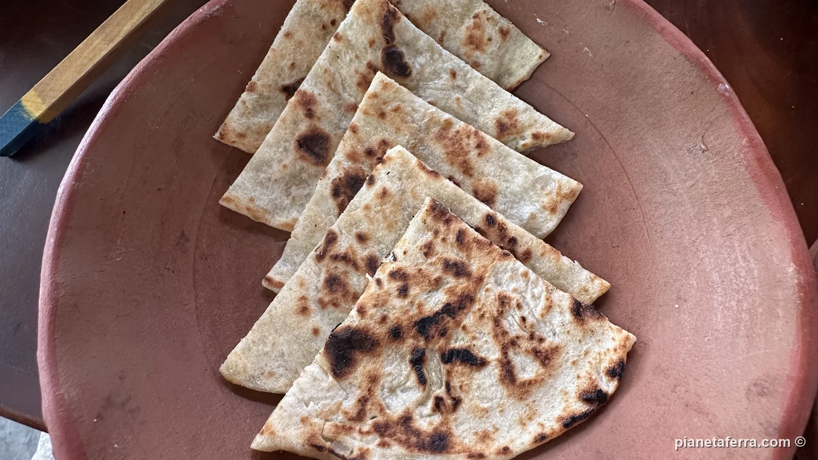Roti appena fatti serviti a colazione in Sri Lanka, a giugno 2024