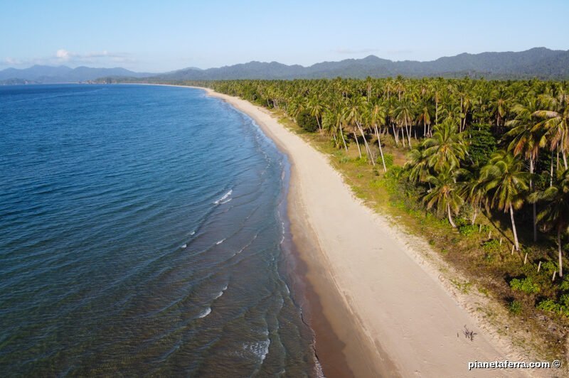 La spiaggia lunga quattordici chilometri di San Vicente, a Palawan