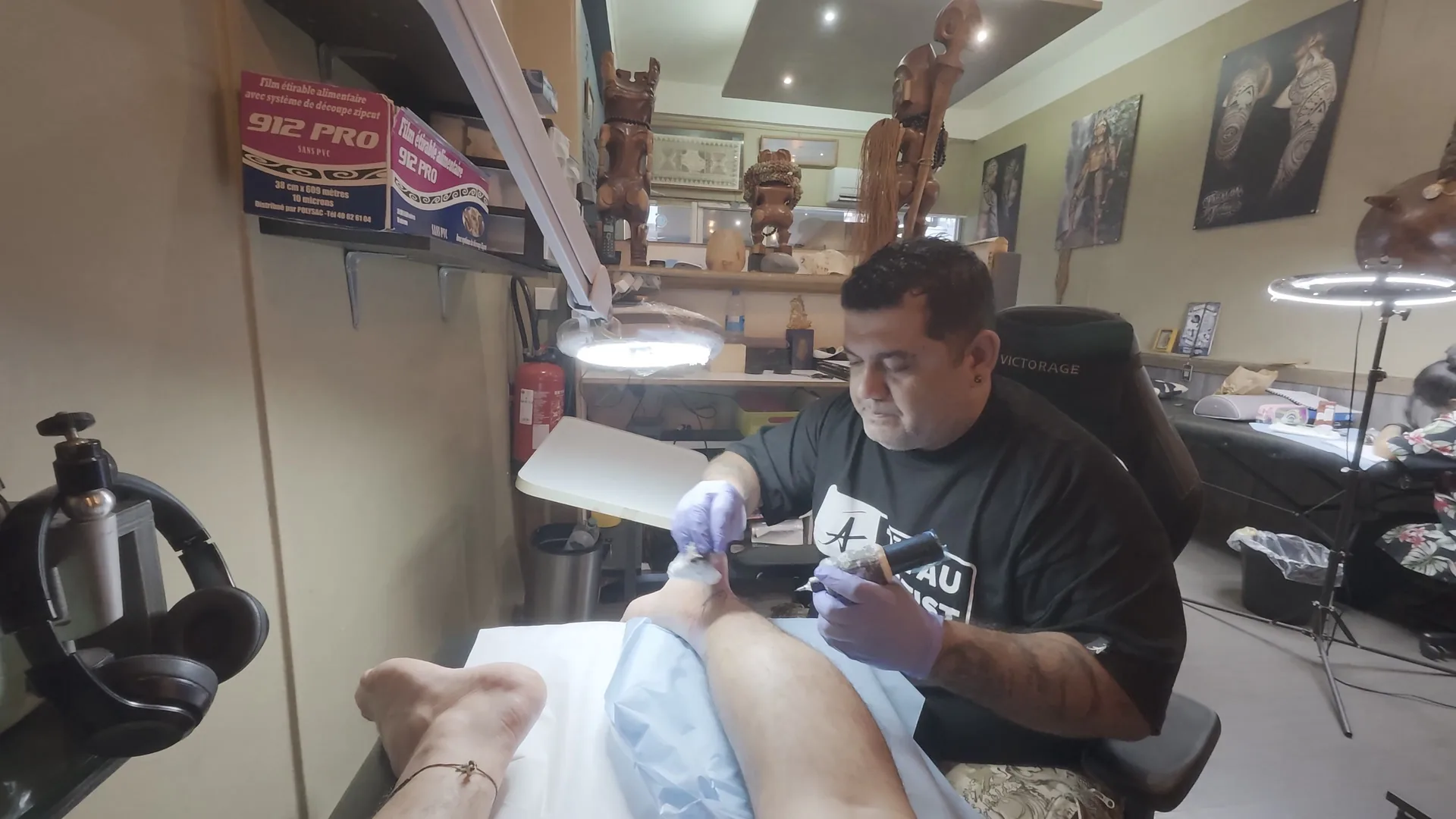 Tatuaggio polinesiano a Tahiti: il significato, la storia e com'è farlo a Papeete