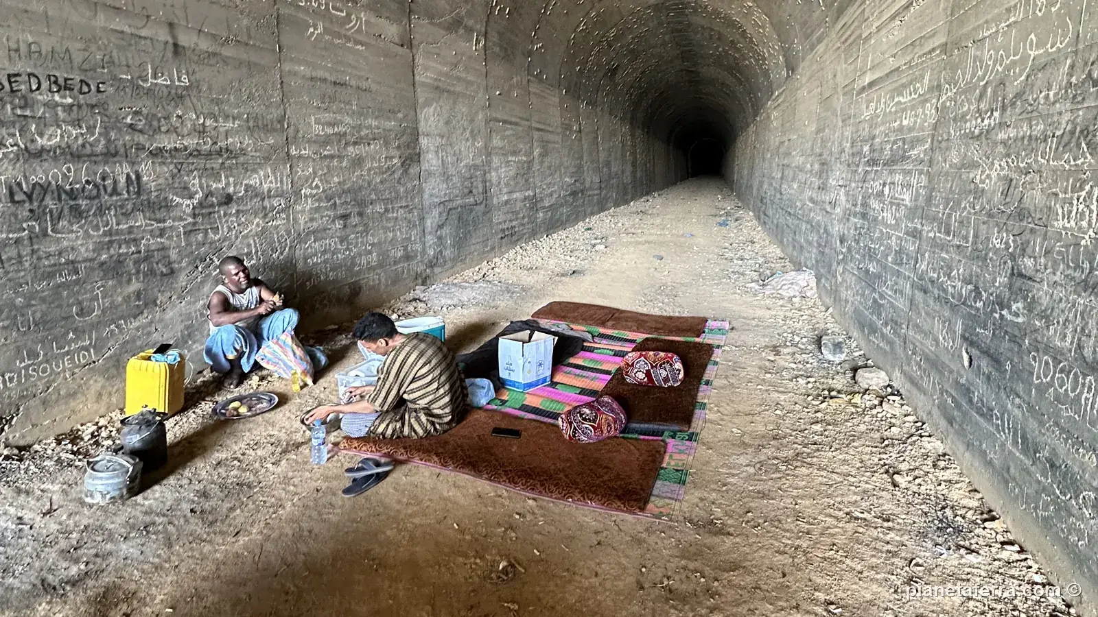 Il tunnel di Choum, in Mauritania, dove si aspetta il treno del ferro al riparo dal sole