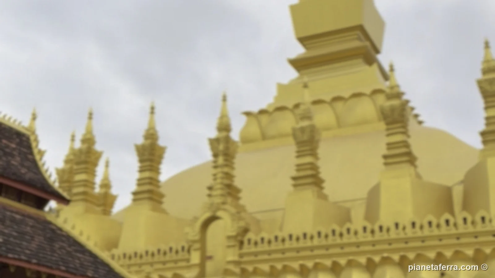 Lo stupa dorato di Pha That Luang a Vientiane