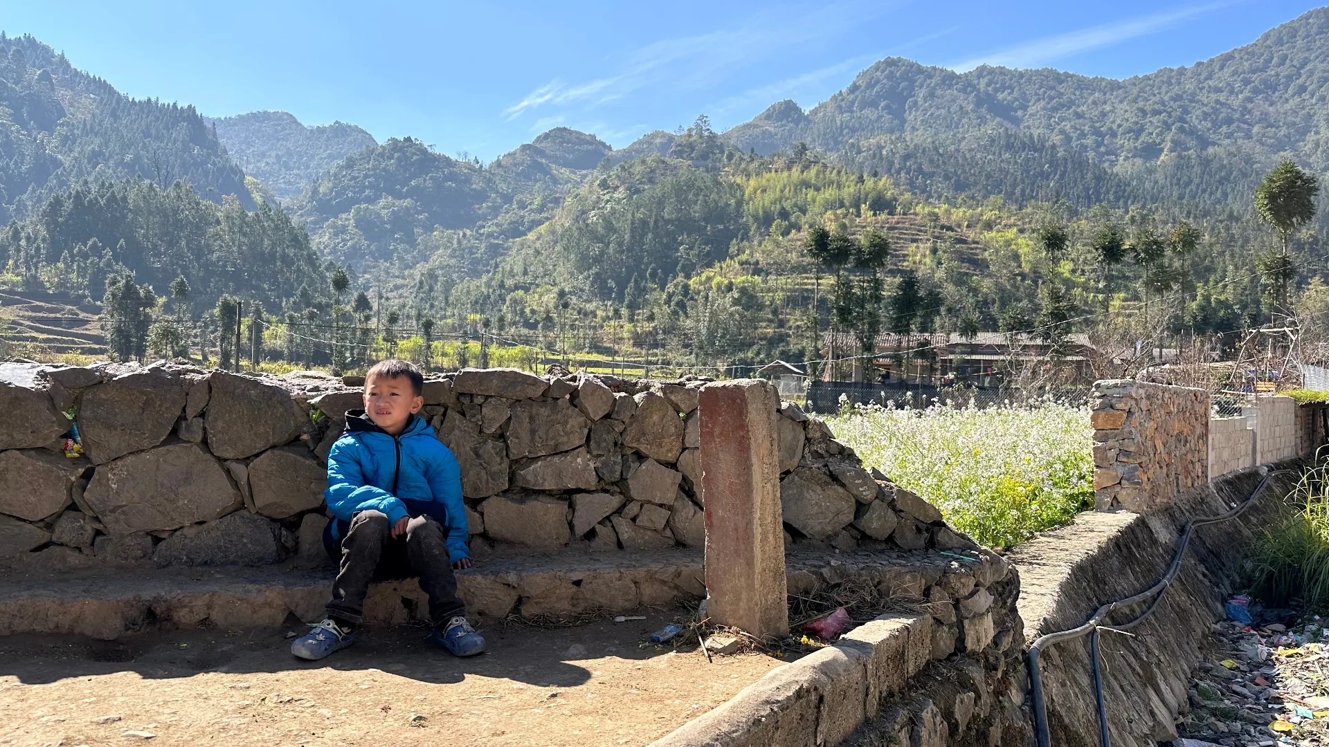 Montagne del nord del Vietnam viste dalla strada