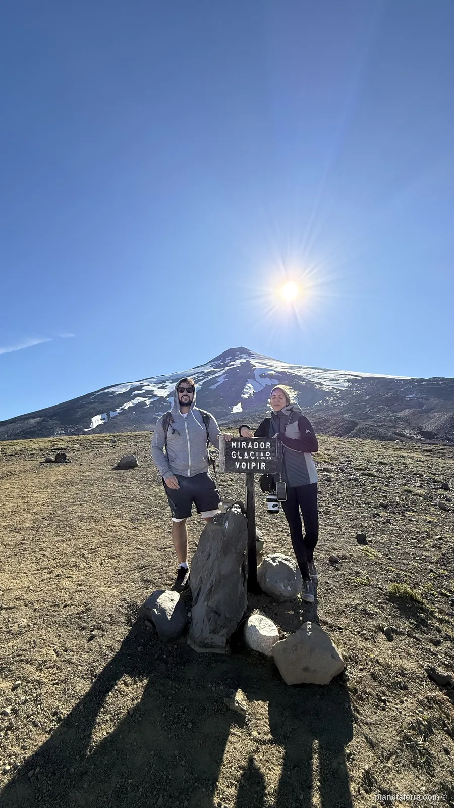 Il cartello del Mirador Glaciar Voipir alla base del vulcano Villarrica