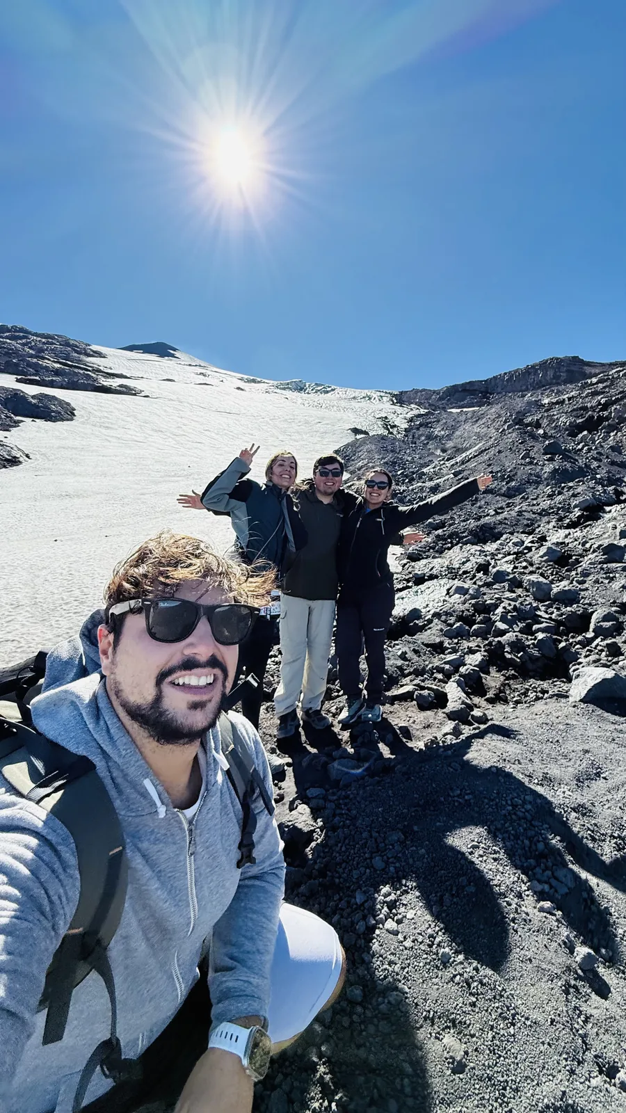 Il nostro gruppo sulla neve durante la salita al vulcano Villarrica
