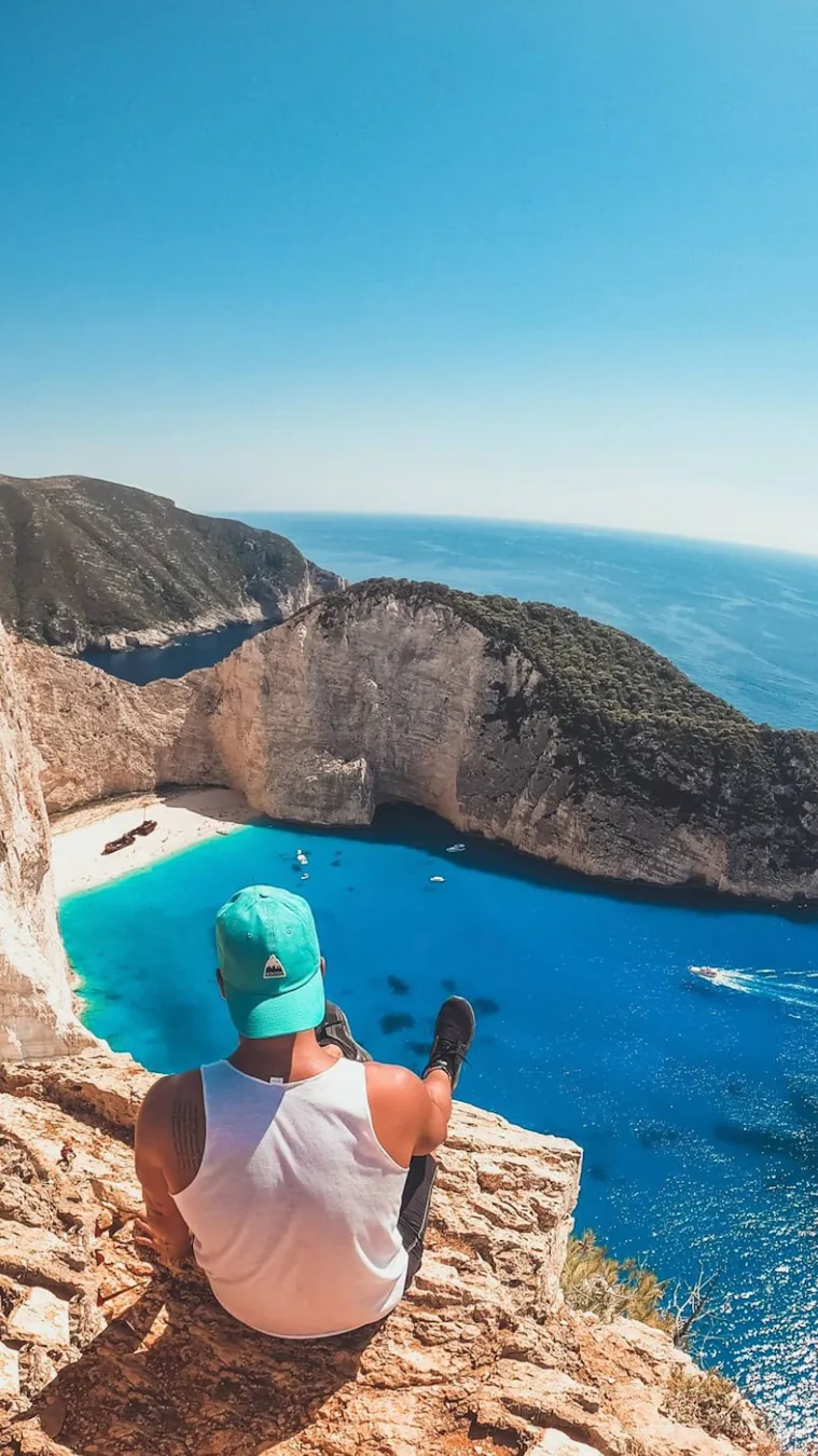 Viewpoint di Navagio a Zante con vista sulla baia del relitto e mare turchese